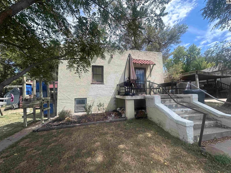 110 N Thompson St, Pratt, KS 67124