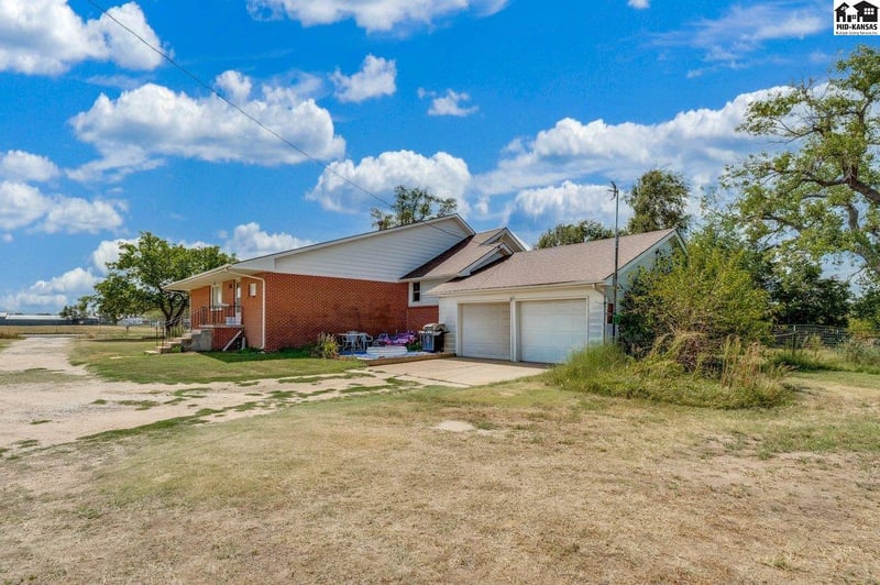 9504 W 82nd Ave, Nickerson, KS 67502