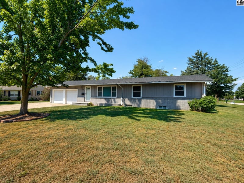 200 W 26th Ave, Hutchinson, KS 67502