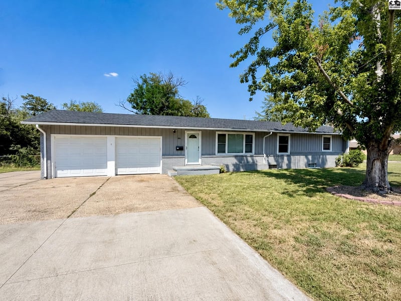 200 W 26th Ave, Hutchinson, KS 67502