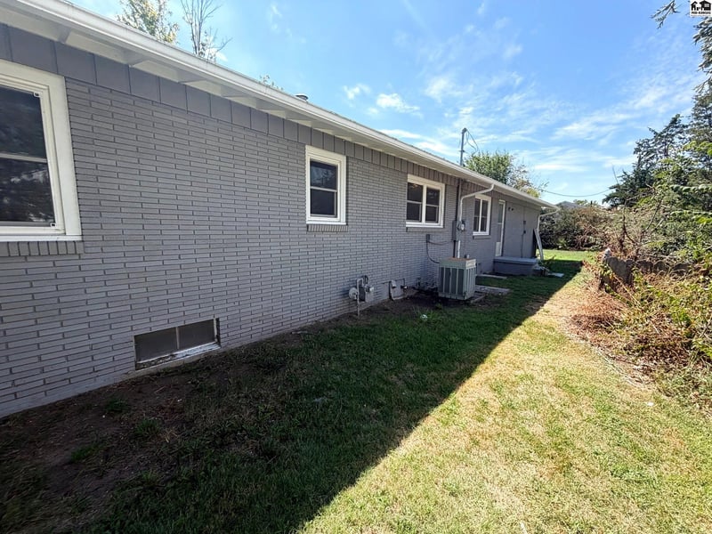 200 W 26th Ave, Hutchinson, KS 67502