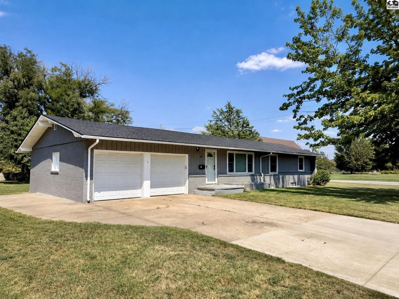 200 W 26th Ave, Hutchinson, KS 67502