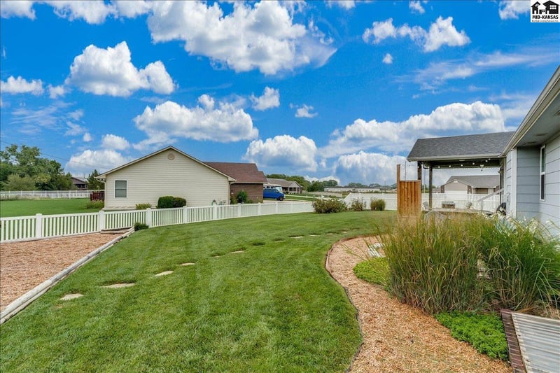 48 Detroit Dr, South Hutchinson, KS 67505
