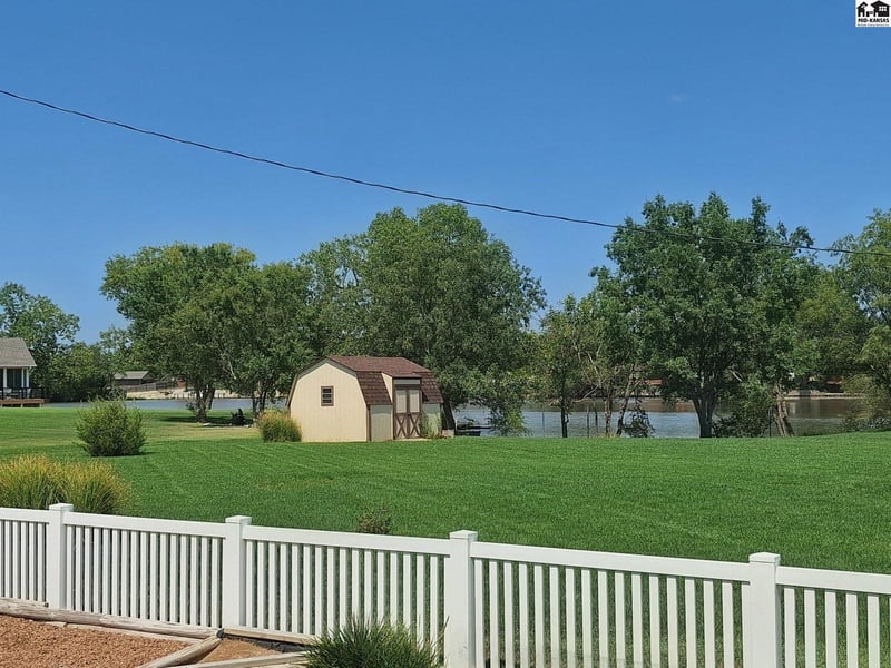 48 Detroit Dr, South Hutchinson, KS 67505