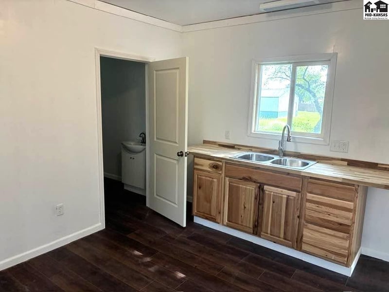 125 W 3rd, Florence, KS 66851