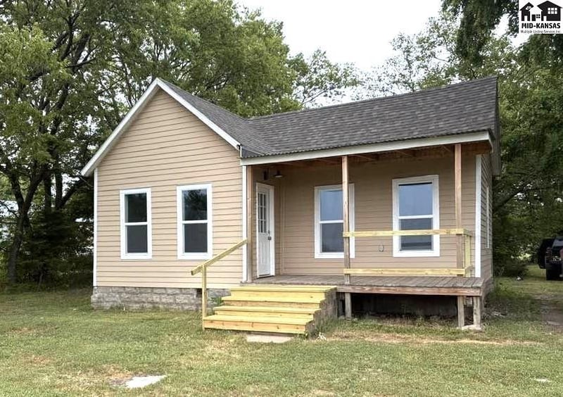 125 W 3rd St, Florence, KS 66851