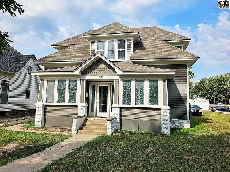 107 N Chestnut St, Mcpherson, KS 67460