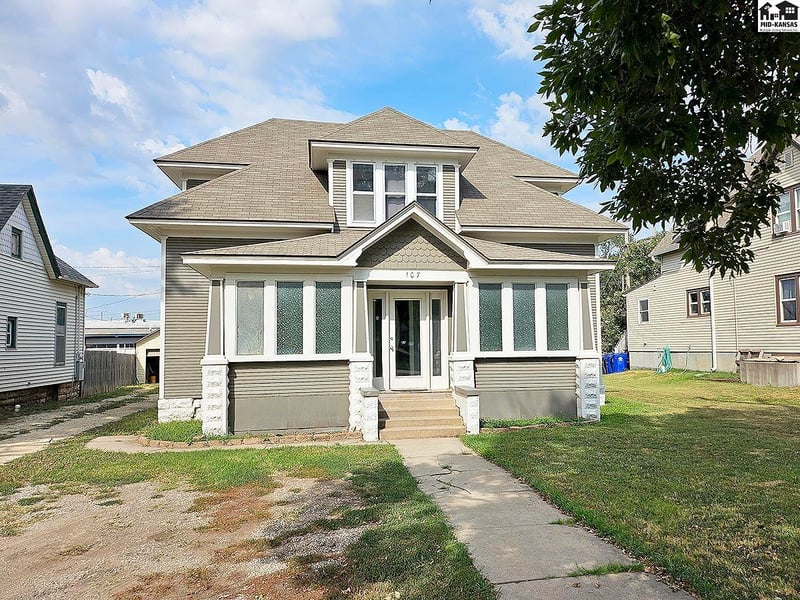 107 N Chestnut St, Mcpherson, KS 67460