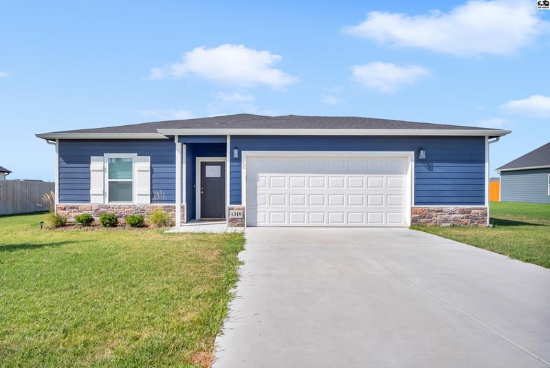1319 Robin Dr, Mcpherson, KS 67460