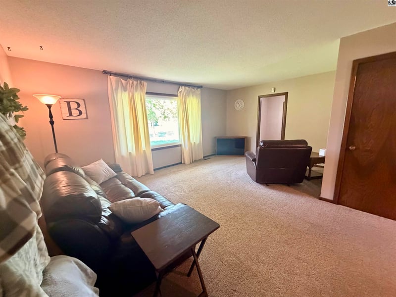 2201 Northridge Rd, Hutchinson, KS 67502
