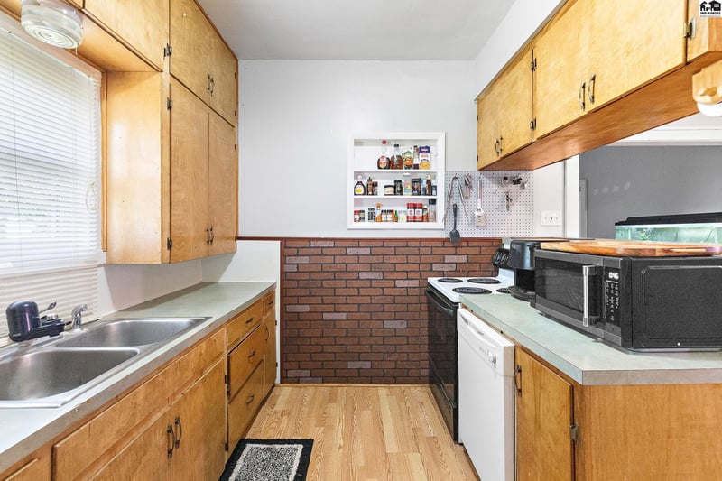 96 N Sedgwick Ave, Haven, KS 67543