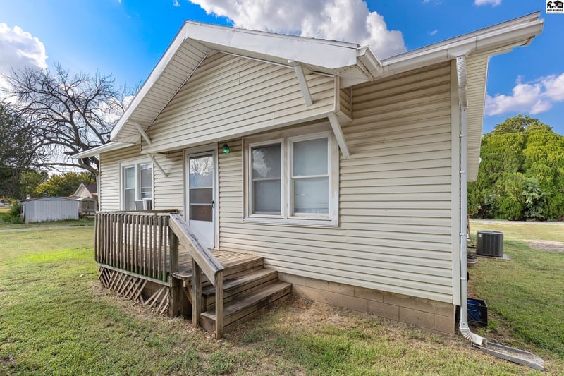 96 N Sedgwick Ave, Haven, KS 67543