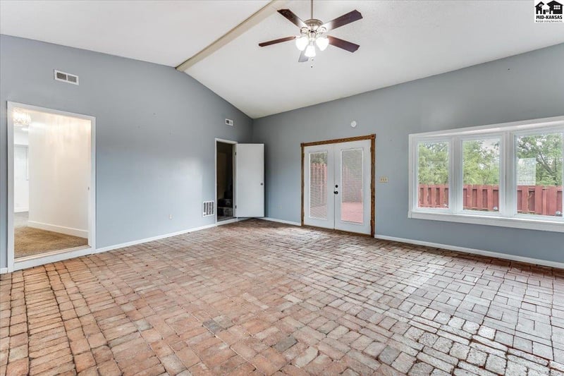 4106 N Shelburne Dr, Hutchinson, KS 67502