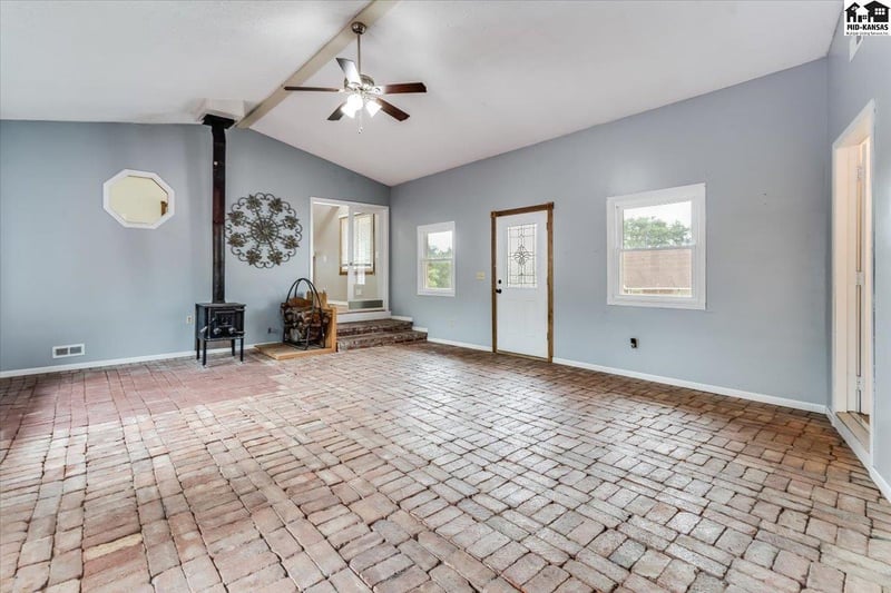 4106 N Shelburne Dr, Hutchinson, KS 67502