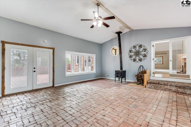 4106 N Shelburne Dr, Hutchinson, KS 67502