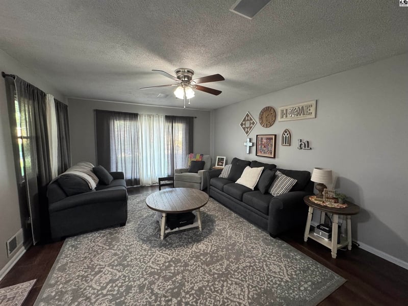 802 Larimer St, Pratt, KS 67124