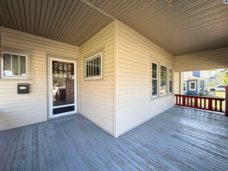 305 W 15th Ave, Hutchinson, KS 67501