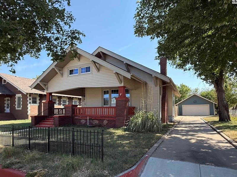 305 W 15th Ave, Hutchinson, KS 67501