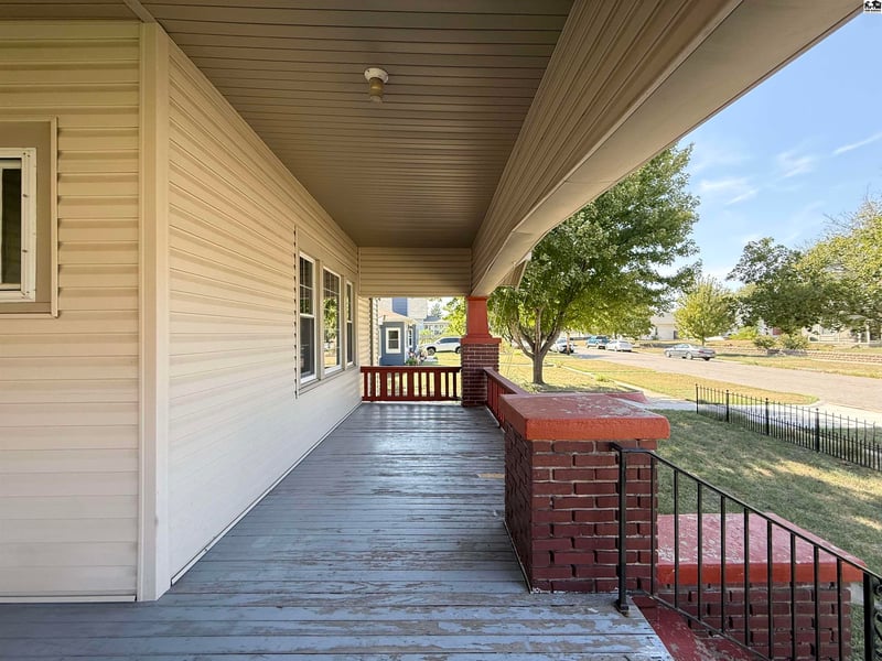 305 W 15th Ave, Hutchinson, KS 67501
