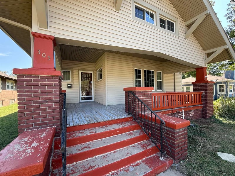 305 W 15th Ave, Hutchinson, KS 67501