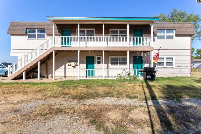 806 S Edwards Ave, Moundridge, KS 67107
