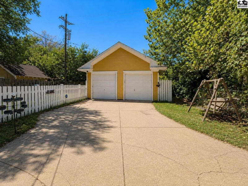 1817 N Ash St, Hutchinson, KS 67502