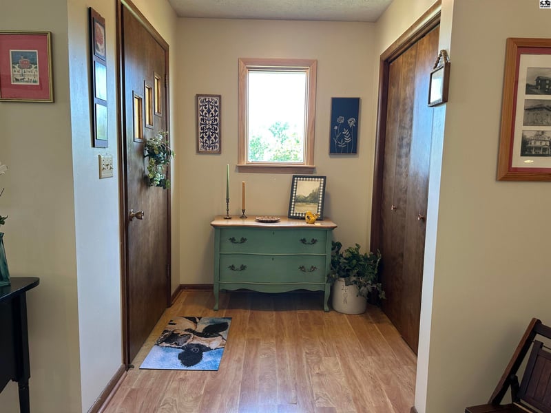 914 Sioux Rd, Lindsborg, KS 67456