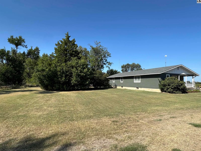 914 Sioux Rd, Lindsborg, KS 67456