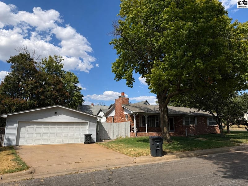 402 W Blaine, Pratt, KS 67124