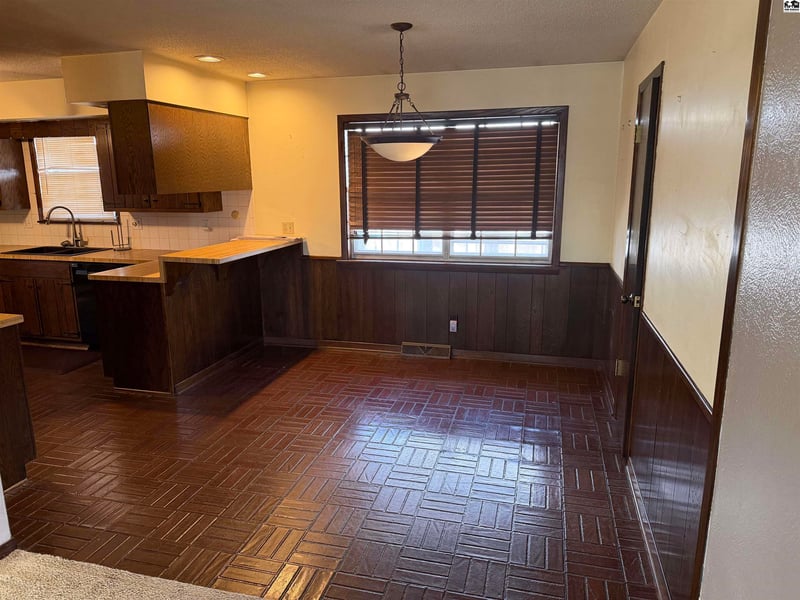 402 W Blaine, Pratt, KS 67124