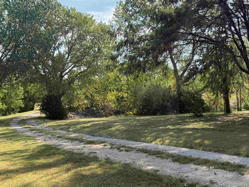2047 18th Ave, Mcpherson, KS 67460