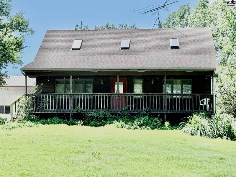 2047 18th Ave, Mcpherson, KS 67460