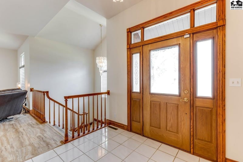 3905 Meadow Ridge Ln, Hutchinson, KS 67502