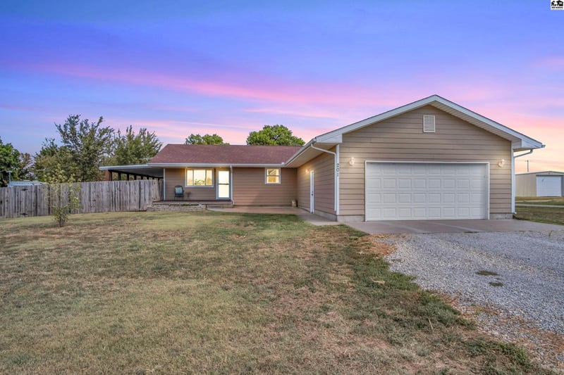 201 Balzer Dr, Inman, KS 67546