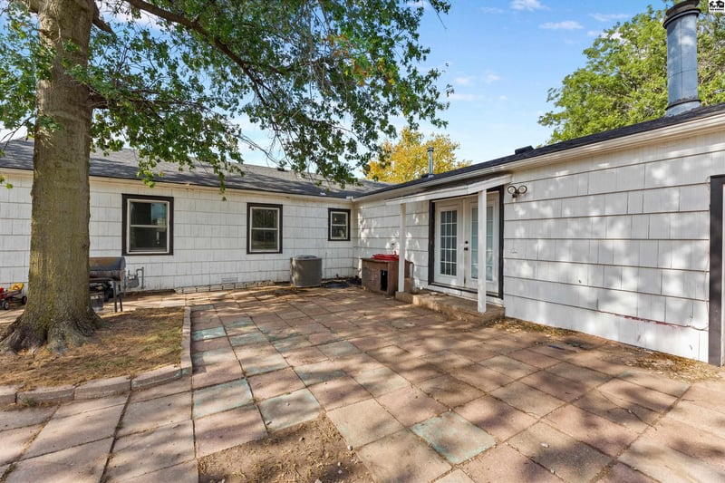 1014 College Ln, Hutchinson, KS 67501