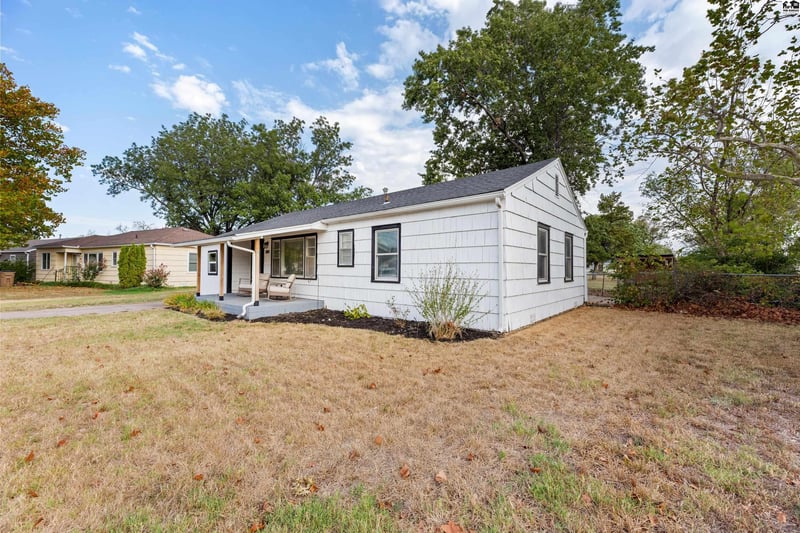 1014 College Ln, Hutchinson, KS 67501