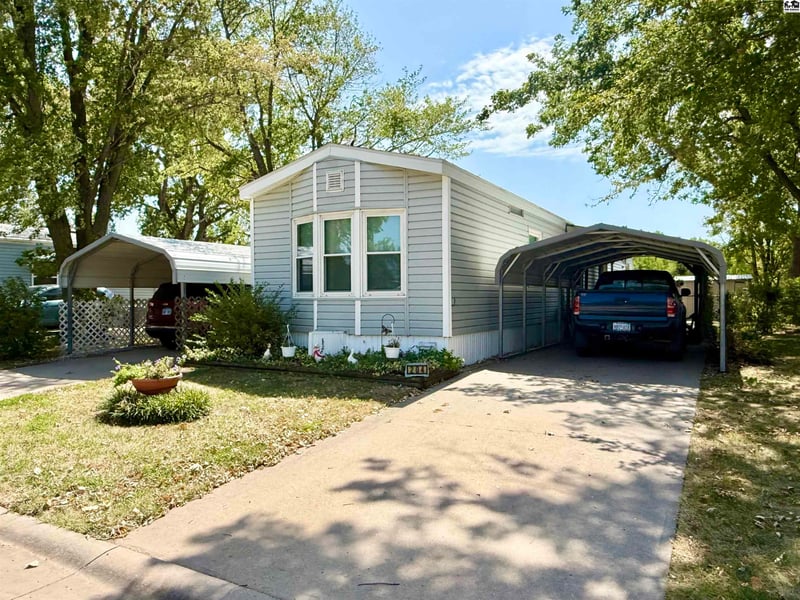 204 Lakeview Dr, Mcpherson, KS 67460