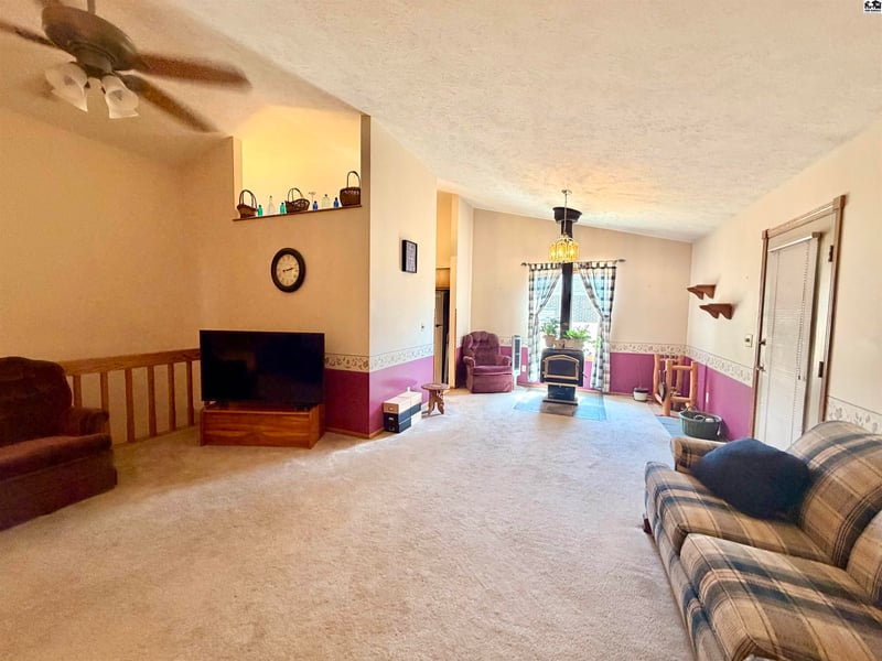 1909 Landon St, Hutchinson, KS 67502