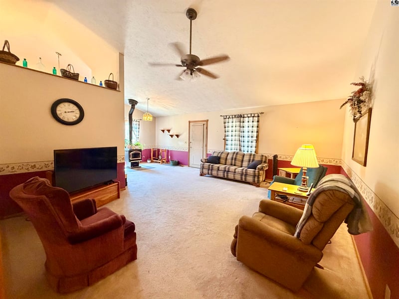 1909 Landon St, Hutchinson, KS 67502