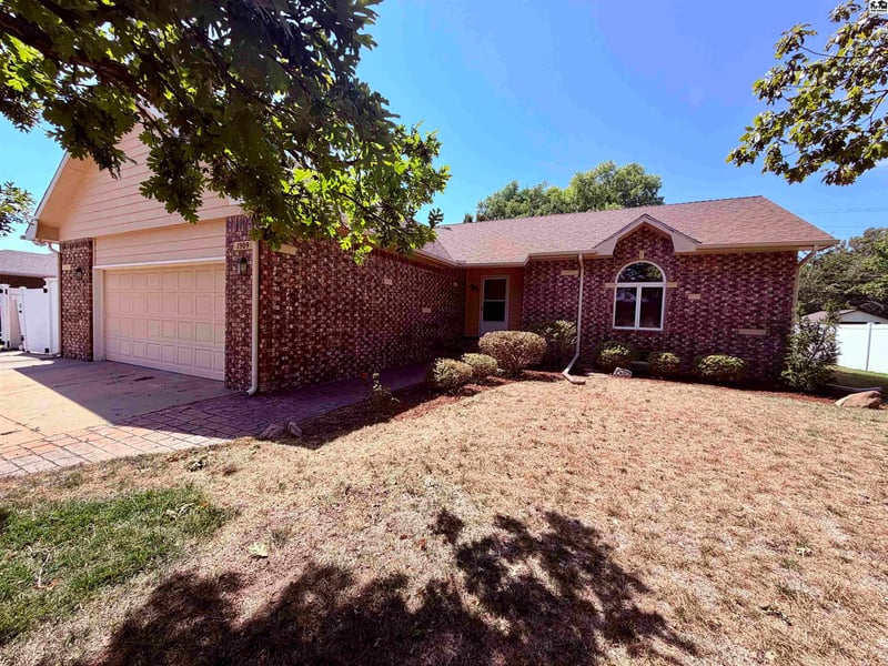 1909 Landon St, Hutchinson, KS 67502