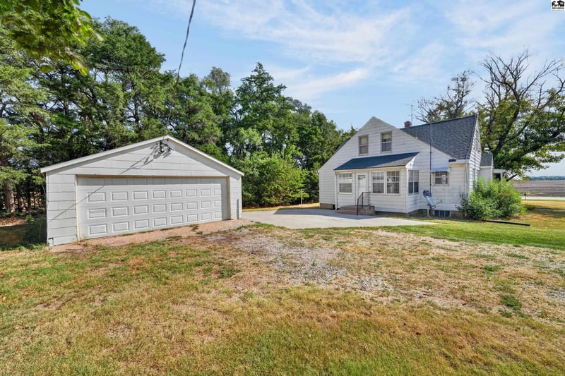1145 State Road 14, Lyons, KS 67554