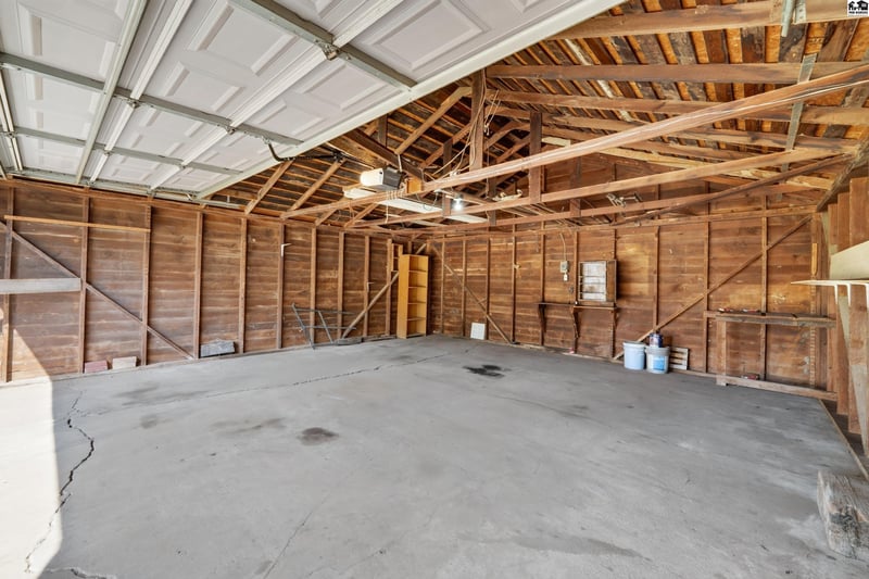 1145 State Road 14, Lyons, KS 67554