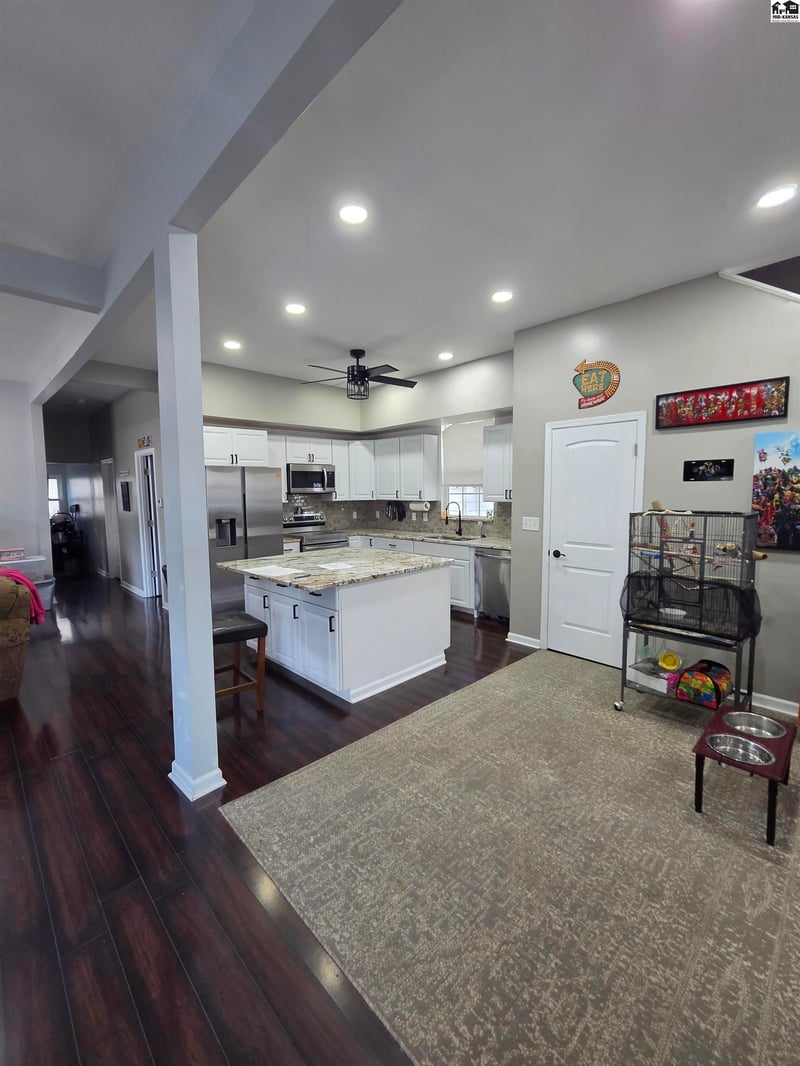 400 E 5th Ave, Hutchinson, KS 67501