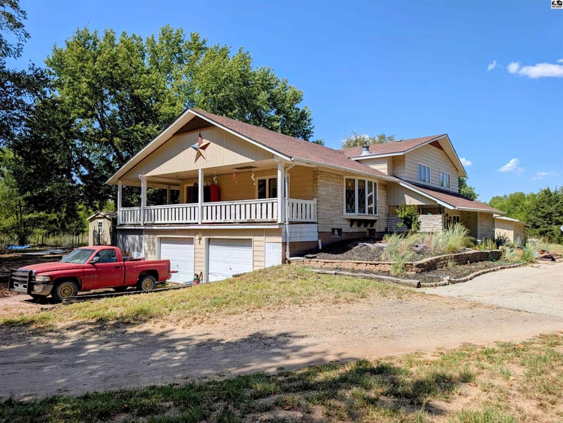6919 N Lake Rd, Hutchinson, KS 67502