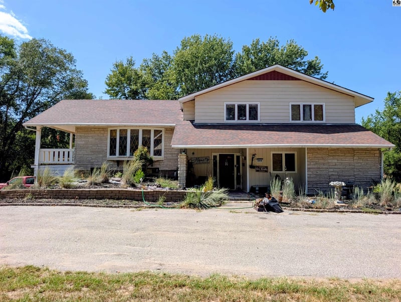 6919 N Lake Rd, Hutchinson, KS 67502