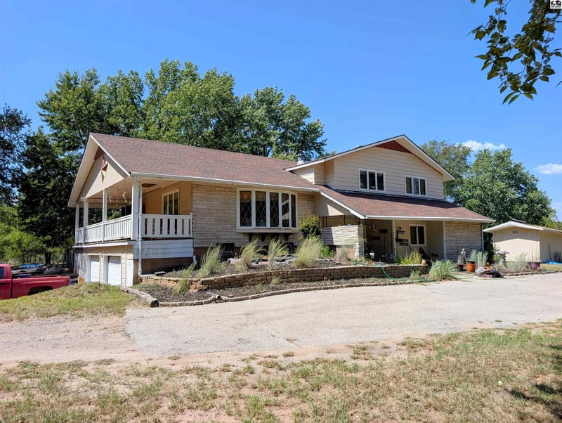 6919 N Lake Rd, Hutchinson, KS 67502