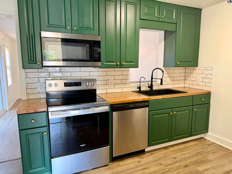 1030 College Ln, Hutchinson, KS 67501