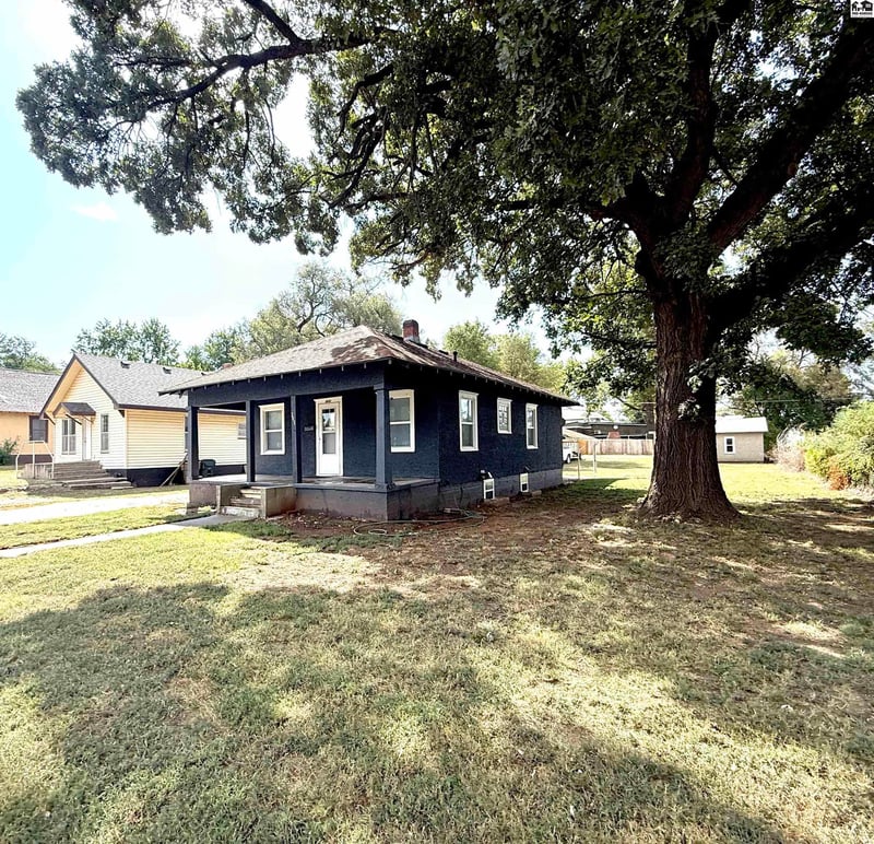 305 W Kansas Ave, Medicine Lodge, KS 67104