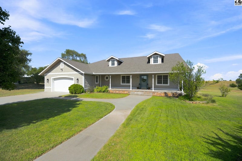 10422 SW 10th Ave, Pratt, KS 67124