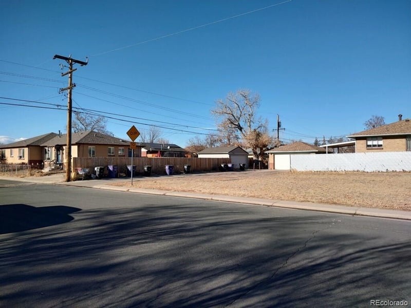 3601 N Monaco Pw, Denver, CO 80207